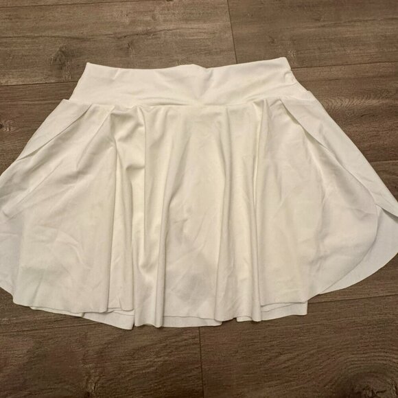 🤍 White Flowy Skort | Built-In Shorts | Wide Waistband - Picture 5 of 5